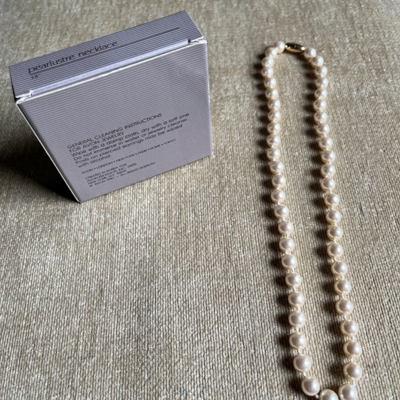 VINTAGE (1987) AVON PEARLUSTRE NECKLACE 18” - Picture 2 of 3